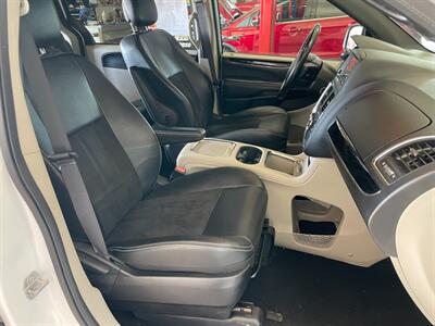 2019 Dodge Grand Caravan SXT - Photo 18 - Saint Louis, MI 48880-9800