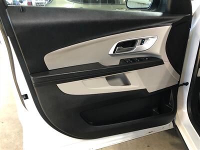 2017 Chevrolet Equinox LT - Photo 19 - Saint Louis, MI 48880-9800