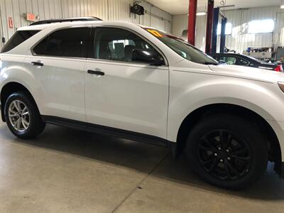 2017 Chevrolet Equinox LT - Photo 4 - Saint Louis, MI 48880-9800