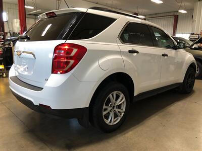 2017 Chevrolet Equinox LT - Photo 5 - Saint Louis, MI 48880-9800