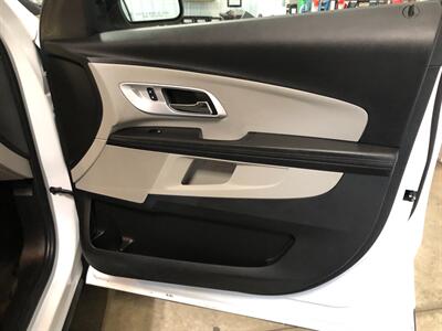 2017 Chevrolet Equinox LT - Photo 20 - Saint Louis, MI 48880-9800