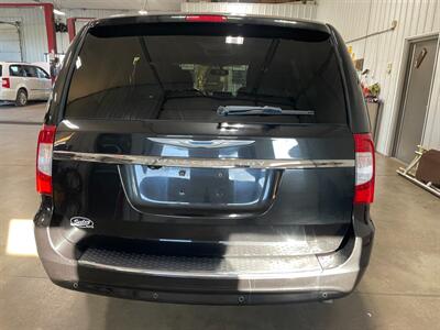 2012 Chrysler Town and Country Touring-L - Photo 7 - Saint Louis, MI 48880-9800