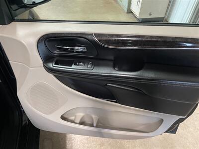 2012 Chrysler Town and Country Touring-L - Photo 24 - Saint Louis, MI 48880-9800
