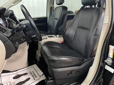 2012 Chrysler Town and Country Touring-L - Photo 16 - Saint Louis, MI 48880-9800