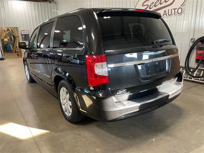 2012 Chrysler Town and Country Touring-L - Photo 3 - Saint Louis, MI 48880-9800