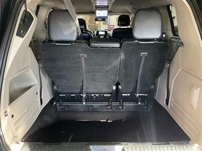 2012 Chrysler Town and Country Touring-L - Photo 27 - Saint Louis, MI 48880-9800