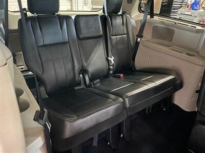 2012 Chrysler Town and Country Touring-L - Photo 21 - Saint Louis, MI 48880-9800