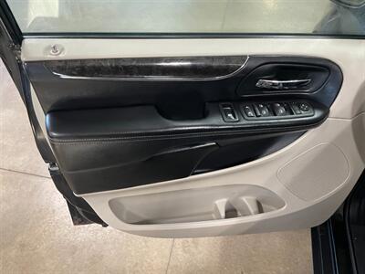 2012 Chrysler Town and Country Touring-L - Photo 23 - Saint Louis, MI 48880-9800