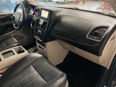 2012 Chrysler Town and Country Touring-L - Photo 22 - Saint Louis, MI 48880-9800