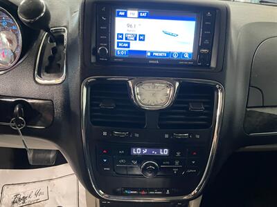 2012 Chrysler Town and Country Touring-L - Photo 14 - Saint Louis, MI 48880-9800