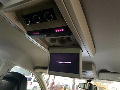 2012 Chrysler Town and Country Touring-L - Photo 9 - Saint Louis, MI 48880-9800