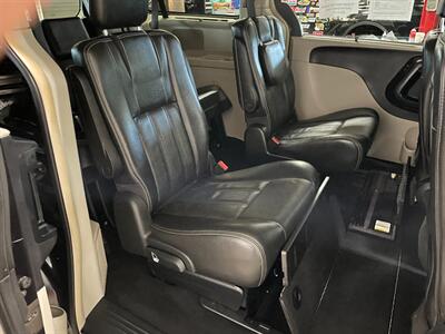 2012 Chrysler Town and Country Touring-L - Photo 20 - Saint Louis, MI 48880-9800