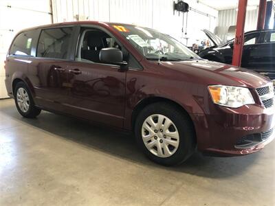 2017 Dodge Grand Caravan SE   - Photo 5 - Saint Louis, MI 48880-9800