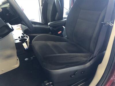 2017 Dodge Grand Caravan SE   - Photo 12 - Saint Louis, MI 48880-9800