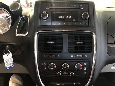 2017 Dodge Grand Caravan SE   - Photo 11 - Saint Louis, MI 48880-9800