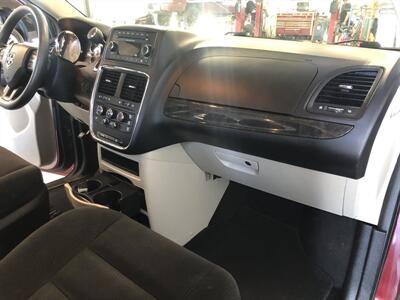 2017 Dodge Grand Caravan SE   - Photo 16 - Saint Louis, MI 48880-9800