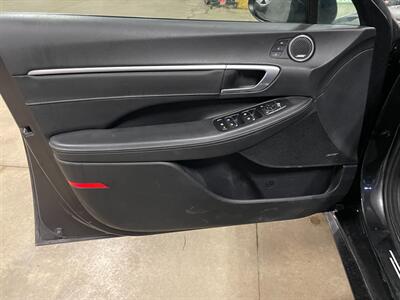 2021 Hyundai SONATA Limited   - Photo 21 - Saint Louis, MI 48880-9800