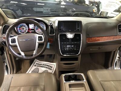 2016 Chrysler Town & Country Touring-L   - Photo 8 - Saint Louis, MI 48880-9800