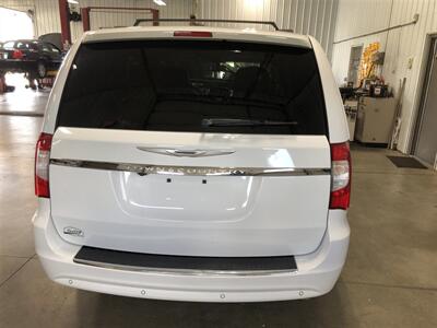 2016 Chrysler Town & Country Touring-L   - Photo 7 - Saint Louis, MI 48880-9800