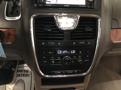 2016 Chrysler Town & Country Touring-L   - Photo 14 - Saint Louis, MI 48880-9800