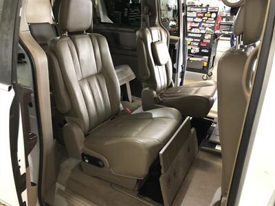 2016 Chrysler Town & Country Touring-L   - Photo 21 - Saint Louis, MI 48880-9800