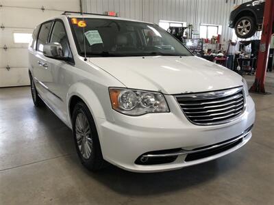 2016 Chrysler Town & Country Touring-L   - Photo 4 - Saint Louis, MI 48880-9800