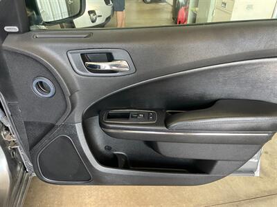 2011 Dodge Charger SXT - Photo 14 - Saint Louis, MI 48880-9800