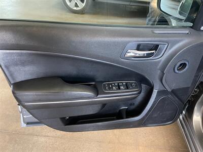 2011 Dodge Charger SXT - Photo 16 - Saint Louis, MI 48880-9800