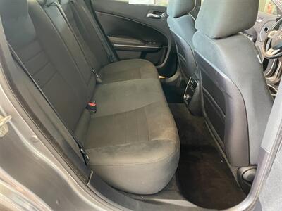 2011 Dodge Charger SXT - Photo 15 - Saint Louis, MI 48880-9800