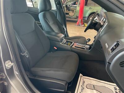 2011 Dodge Charger SXT - Photo 12 - Saint Louis, MI 48880-9800