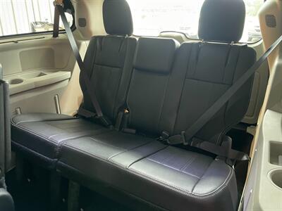 2016 Chrysler Town and Country Touring-L   - Photo 21 - Saint Louis, MI 48880-9800
