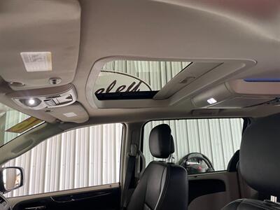 2016 Chrysler Town and Country Touring-L   - Photo 17 - Saint Louis, MI 48880-9800
