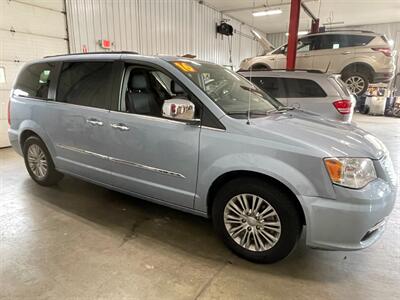 2016 Chrysler Town and Country Touring-L   - Photo 5 - Saint Louis, MI 48880-9800