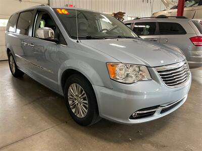 2016 Chrysler Town and Country Touring-L   - Photo 4 - Saint Louis, MI 48880-9800