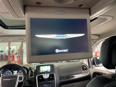 2016 Chrysler Town and Country Touring-L   - Photo 18 - Saint Louis, MI 48880-9800