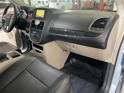 2016 Chrysler Town and Country Touring-L   - Photo 26 - Saint Louis, MI 48880-9800