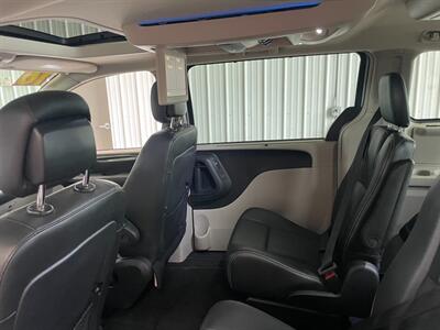 2016 Chrysler Town and Country Touring-L   - Photo 22 - Saint Louis, MI 48880-9800