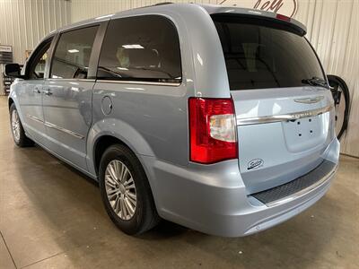 2016 Chrysler Town and Country Touring-L   - Photo 3 - Saint Louis, MI 48880-9800