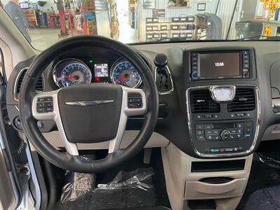 2016 Chrysler Town and Country Touring-L   - Photo 8 - Saint Louis, MI 48880-9800