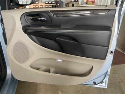 2016 Chrysler Town and Country Touring-L   - Photo 27 - Saint Louis, MI 48880-9800