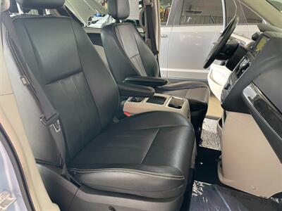 2016 Chrysler Town and Country Touring-L   - Photo 25 - Saint Louis, MI 48880-9800