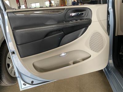 2016 Chrysler Town and Country Touring-L   - Photo 28 - Saint Louis, MI 48880-9800