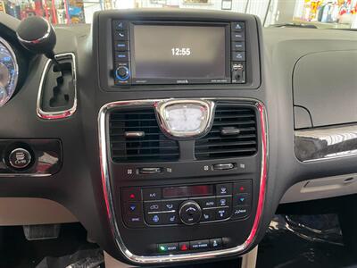 2016 Chrysler Town and Country Touring-L   - Photo 13 - Saint Louis, MI 48880-9800