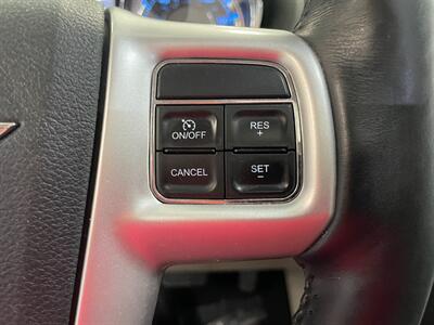 2016 Chrysler Town and Country Touring-L   - Photo 12 - Saint Louis, MI 48880-9800