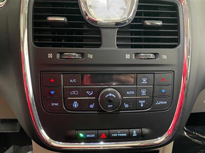 2016 Chrysler Town and Country Touring-L   - Photo 16 - Saint Louis, MI 48880-9800