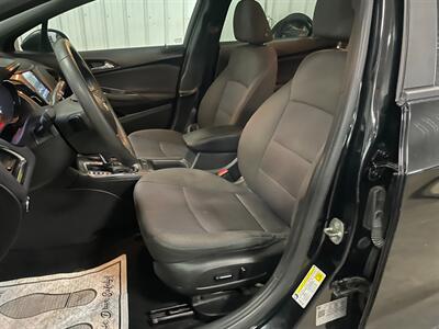 2018 Chevrolet Cruze LT Auto   - Photo 18 - Saint Louis, MI 48880-9800