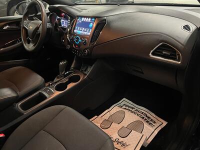 2018 Chevrolet Cruze LT Auto   - Photo 22 - Saint Louis, MI 48880-9800