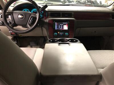 2008 Chevrolet Avalanche LS   - Photo 8 - Saint Louis, MI 48880-9800