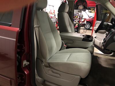 2008 Chevrolet Avalanche LS   - Photo 17 - Saint Louis, MI 48880-9800