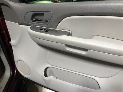 2008 Chevrolet Avalanche LS   - Photo 21 - Saint Louis, MI 48880-9800